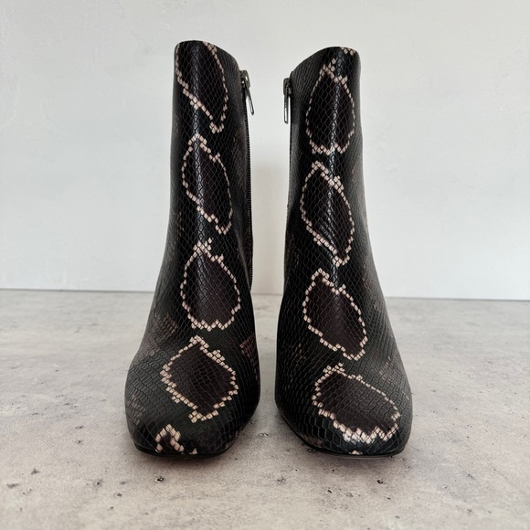 VINCE CAMUTO Dannia Bootie 7.5 Mauve Multi Tricolor Snake Leather Block Heel New - Picture 7 of 13